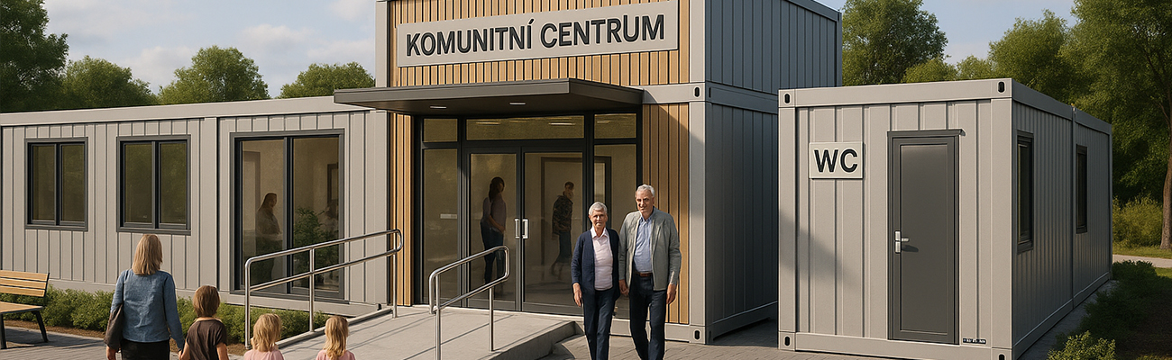 Venkovní pohled na komunitní centrum z obytných kontejnerů s bezbariérovým vstupem, rampou a samostatným WC modulem – řešení pro obce.
